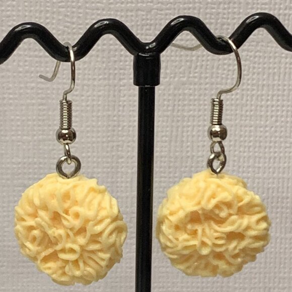 Noodle Earring, Ramen Earring, Funny Food Earring, Silly Earring, Gift Idea - Picture 3 of 6